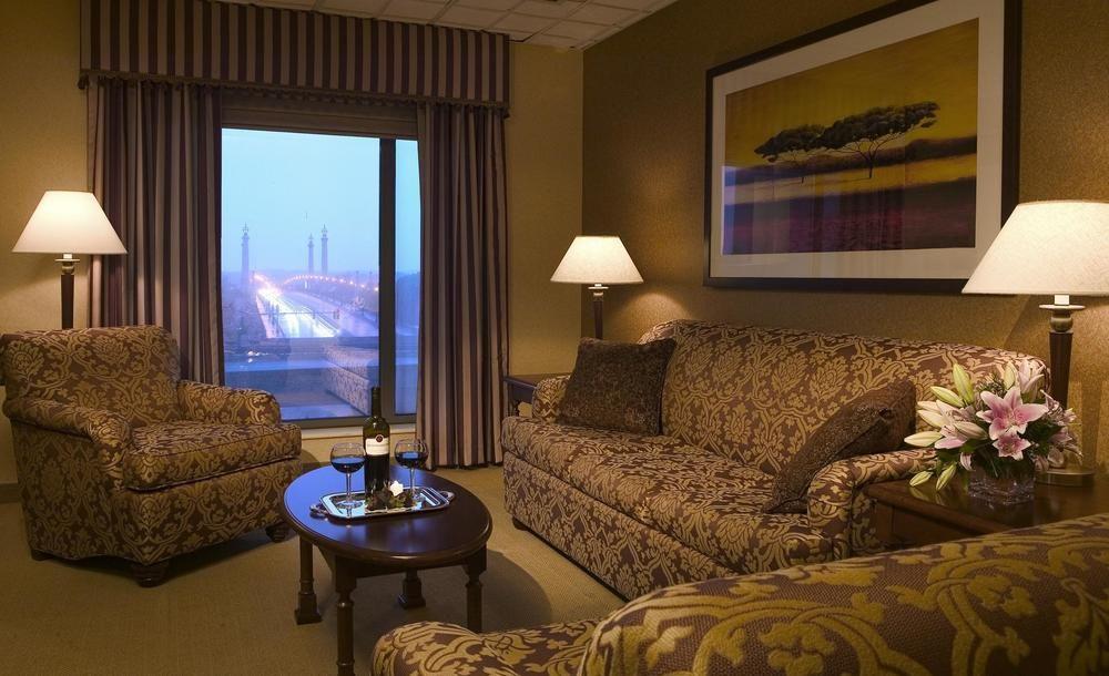 Sheraton Springfield Monarch Place Hotel Buitenkant foto